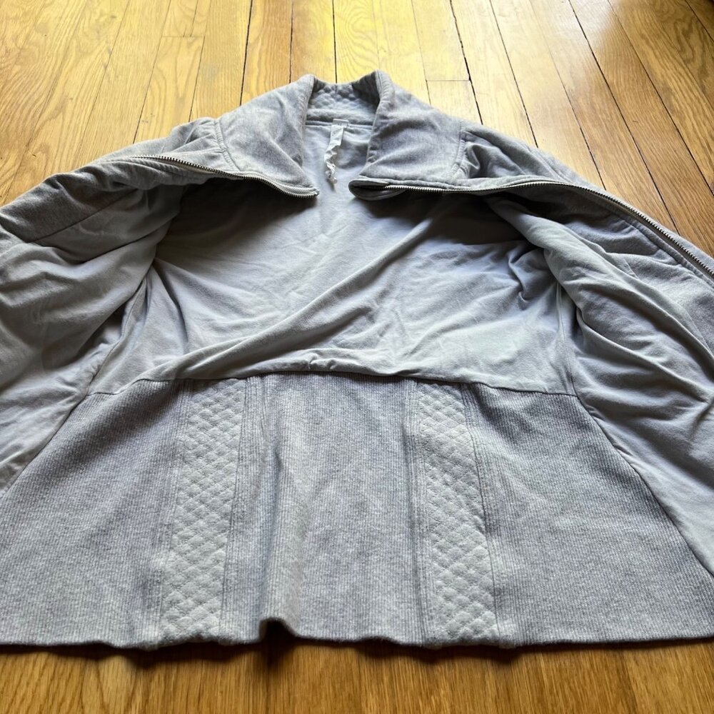 Lululemon Size 10 Gray Heathered Silver Spoon It's Happening Athletic Jacket - Picture 4 of 15